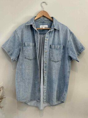 Denim Forum Short Sleeve Chambray Button-Up (Light Wash)